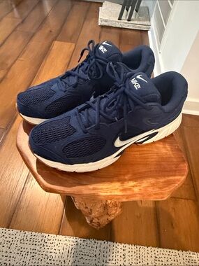 Nike Navy Blue and White Men's Sneakers